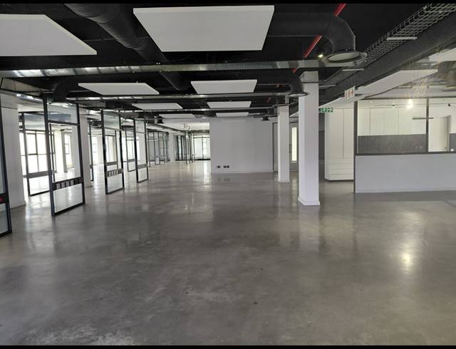 2,590M² OFFICE TO LET IN BRYANSTON
